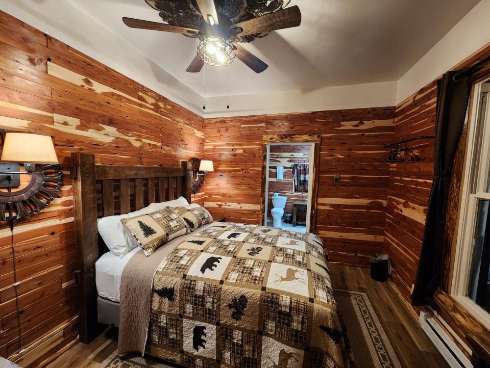 Deluxe Queen Room interior